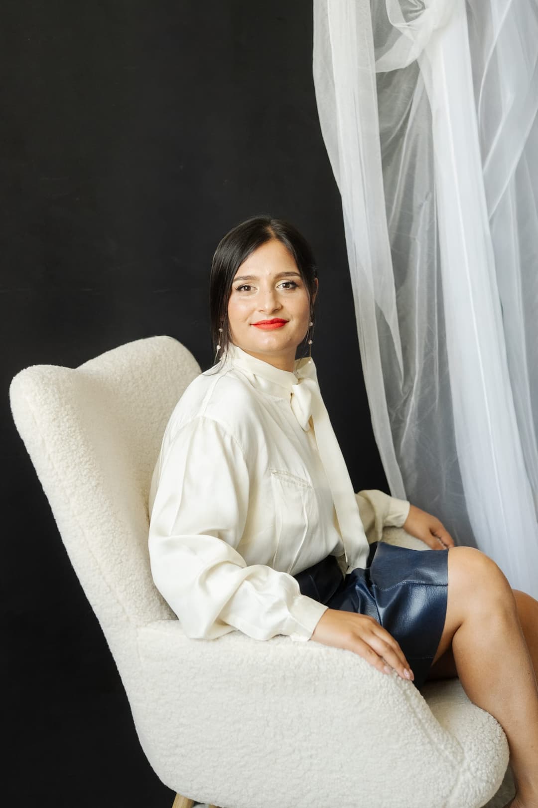 Sultana Munteanu citind